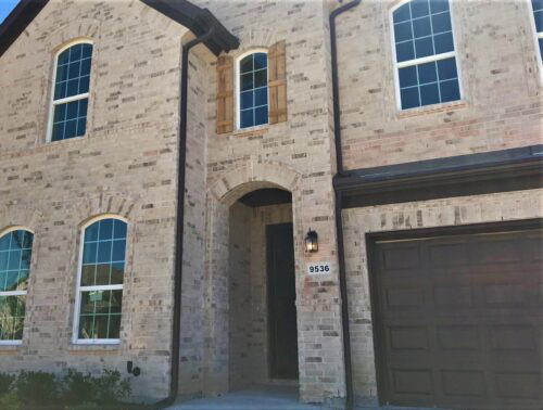 Hollister-Brick-White-Mortar-500x378